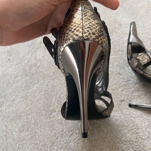 NEW! GUESS SNAKE SKIN STRAPPY SHINY STILETTO HEELS HEEL SIZE 8.5 - Picture 5 of 7